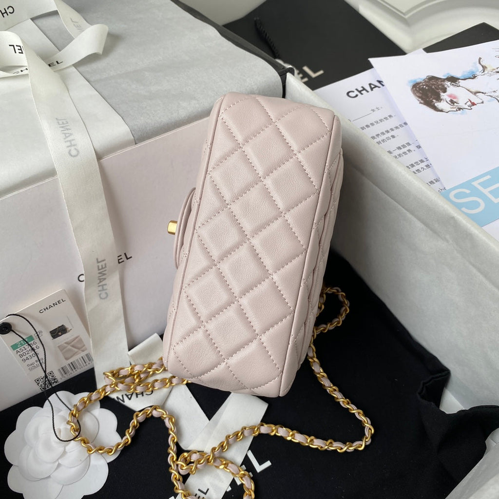 MINI SAC À RABAT CLASSIQUE 17 CM EN CUIR D'AGNEAU ROSE PASTEL QUINCAILLERIE DORÉ