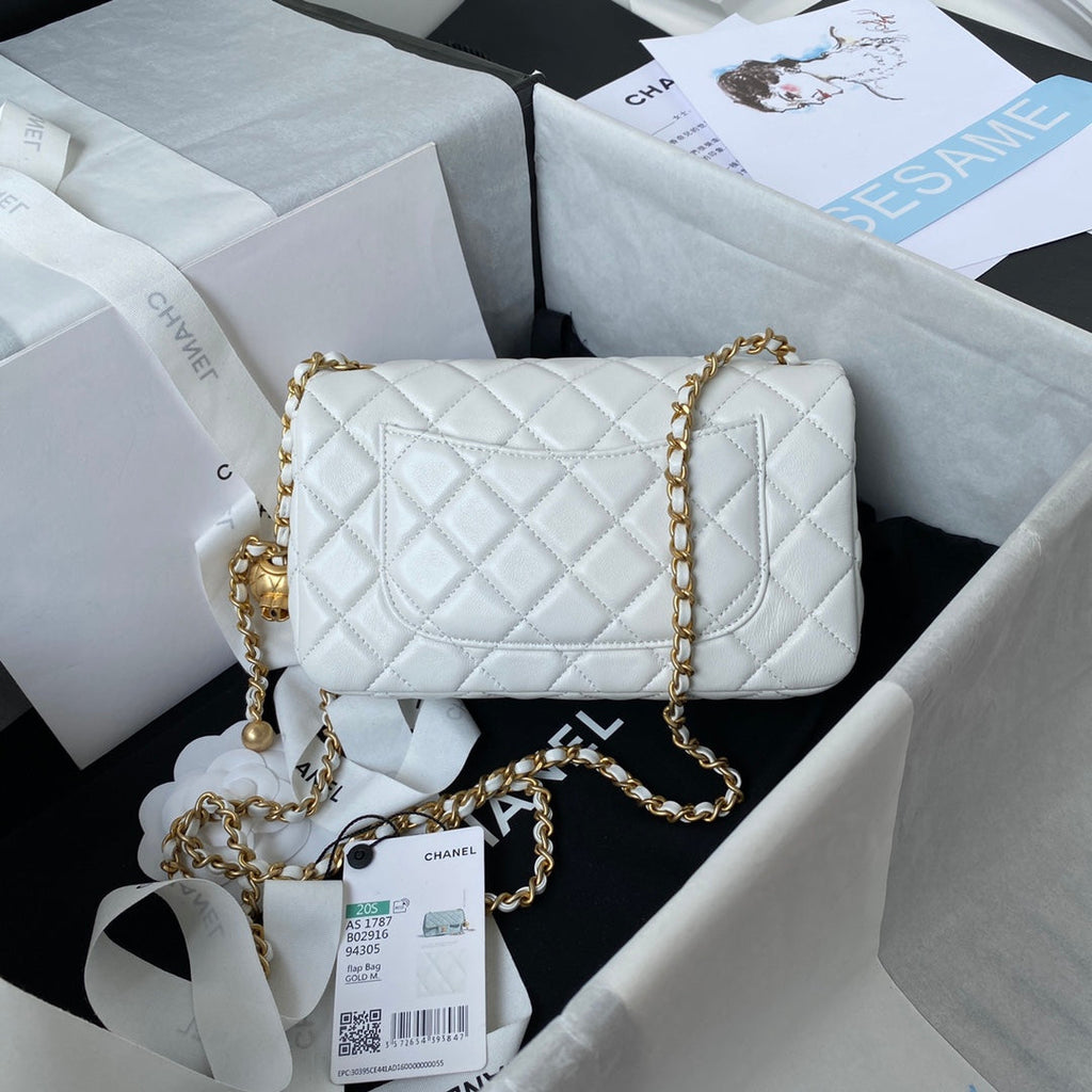 CLASSIC MINI FLAP BAG 20CM WHITE LAMBSKIN GOLD HARDWARE