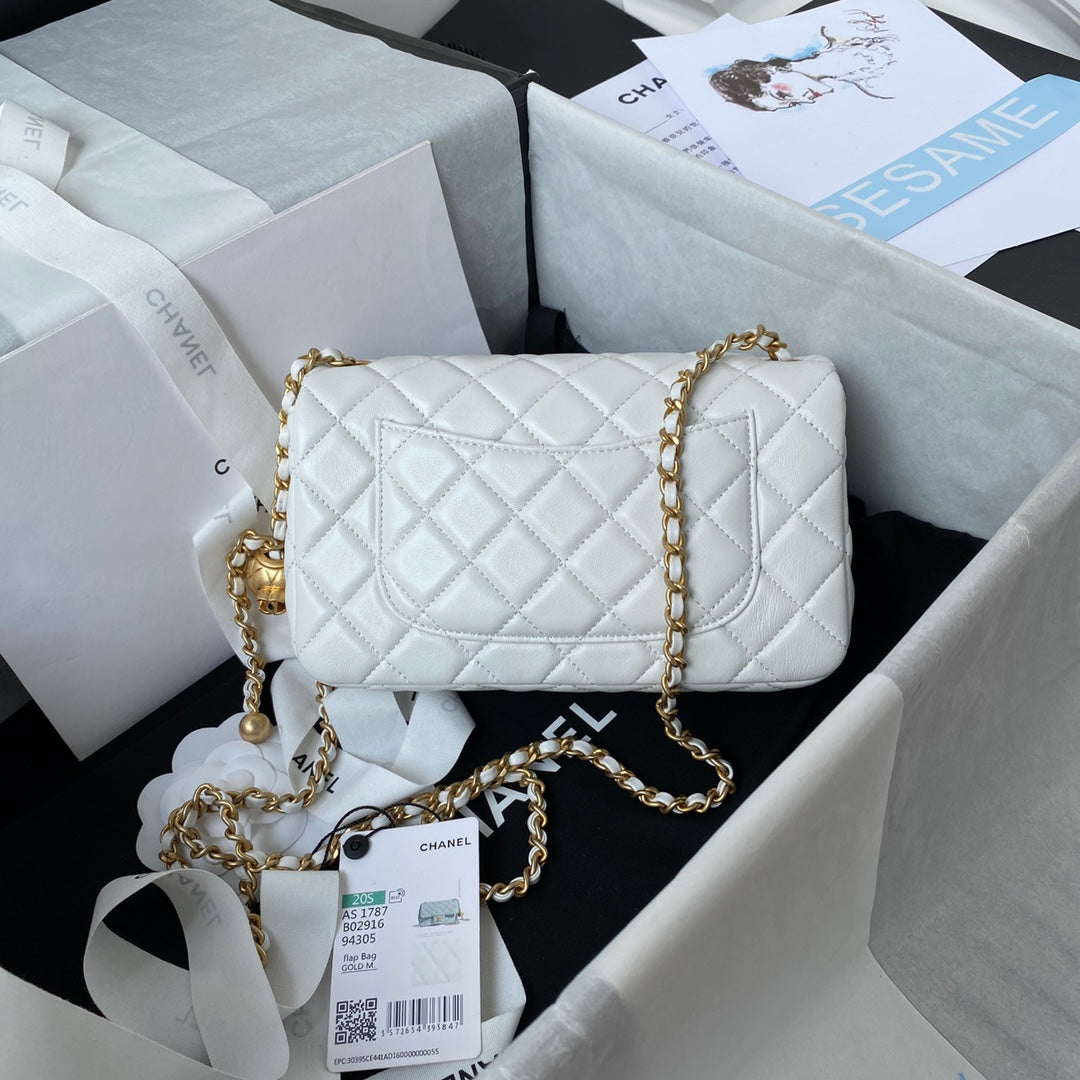 CLASSIC MINI FLAP BAG 20CM WHITE LAMBSKIN GOLD HARDWARE