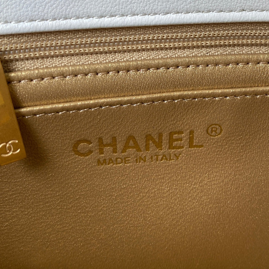 CLASSIC MINI FLAP BAG 20CM WHITE LAMBSKIN GOLD HARDWARE