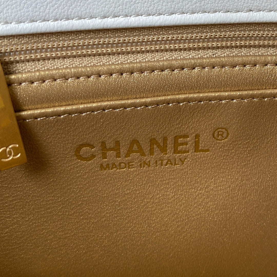 CLASSIC MINI FLAP BAG 20CM WHITE LAMBSKIN GOLD HARDWARE
