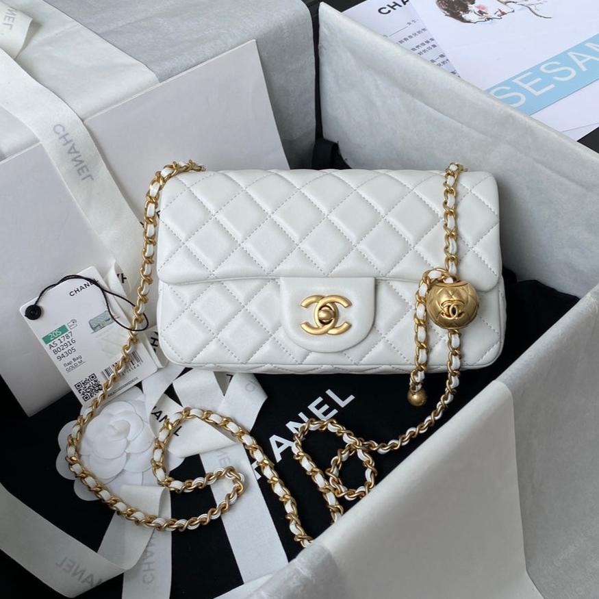 CLASSIC MINI FLAP BAG 20CM WHITE LAMBSKIN GOLD HARDWARE