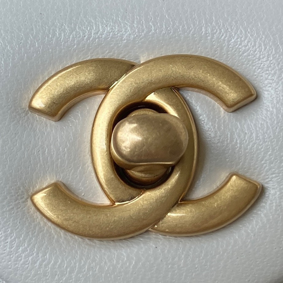 CLASSIC MINI FLAP BAG 20CM WHITE LAMBSKIN GOLD HARDWARE