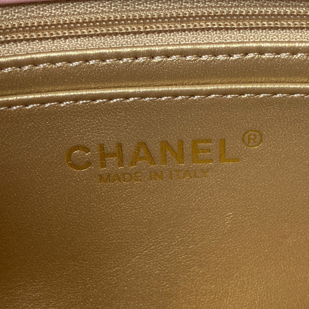 MINI SAC À RABAT CLASSIQUE 20 CM EN CUIR D'AGNEAU ROSE QUINCAILLERIE DORÉ