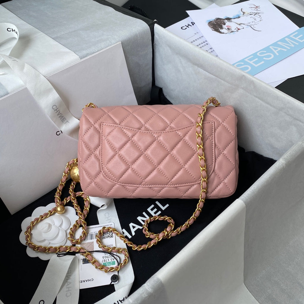 MINI SAC À RABAT CLASSIQUE 20 CM EN CUIR D'AGNEAU ROSE QUINCAILLERIE DORÉ