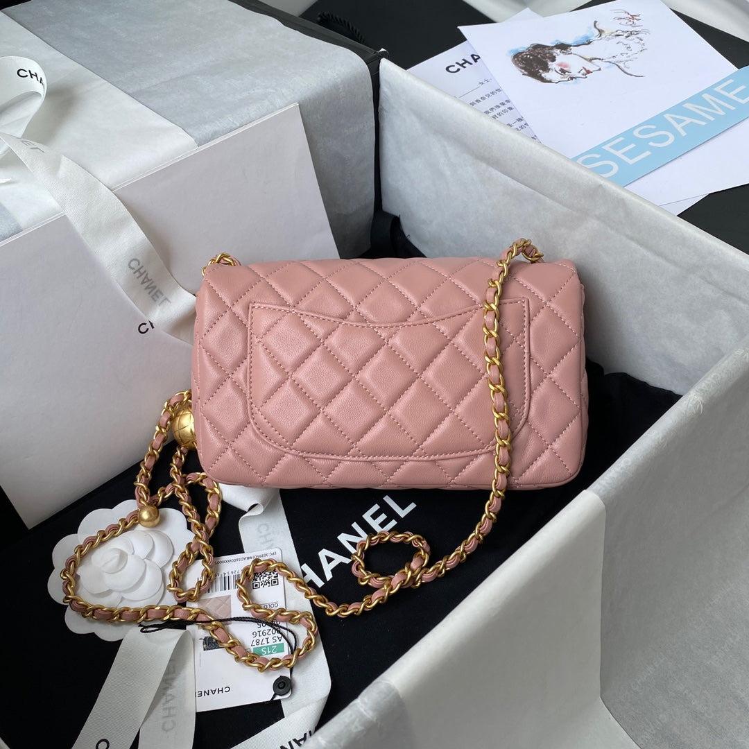 MINI SAC À RABAT CLASSIQUE 20 CM EN CUIR D'AGNEAU ROSE QUINCAILLERIE DORÉ