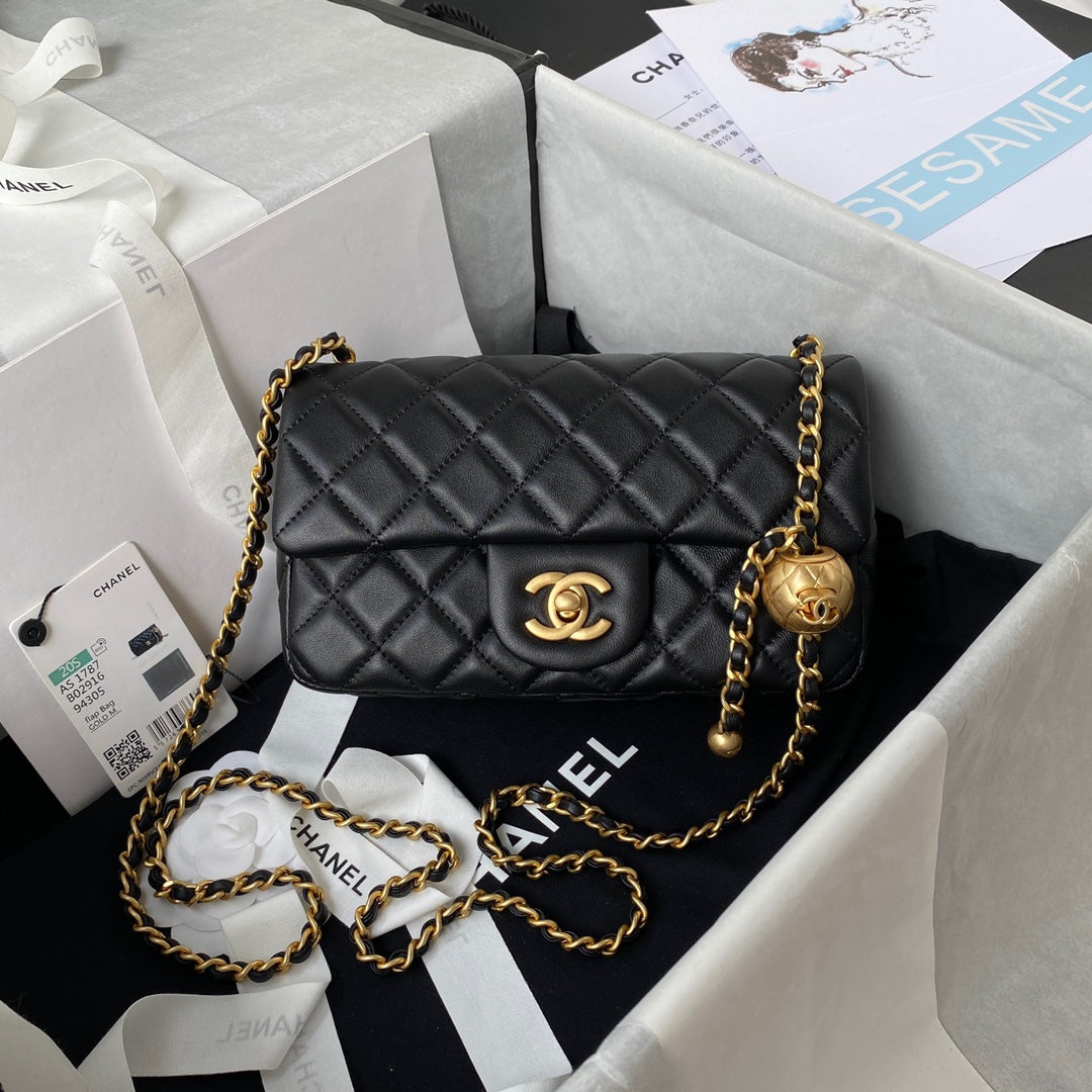 CLASSIC MINI FLAP BAG 20CM BLACK LAMBSKIN GOLD HARDWARE