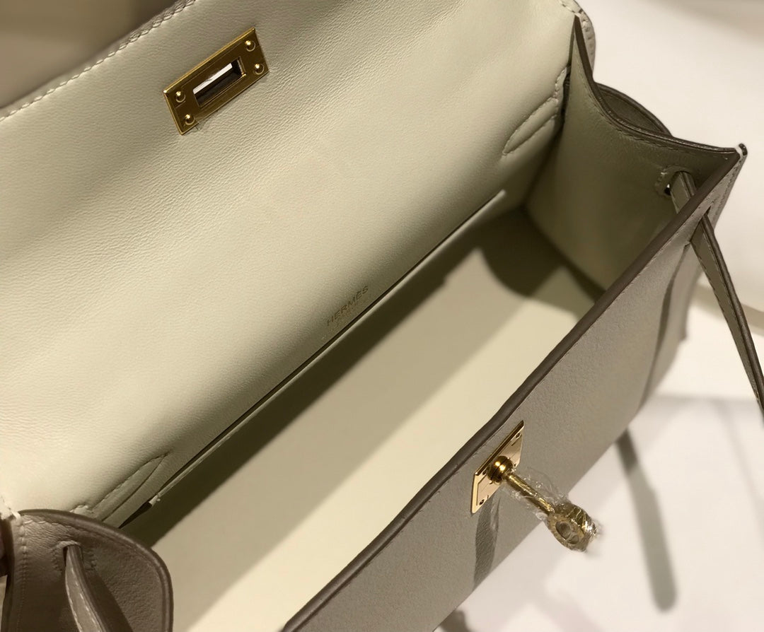 HM ケリー ポシェット 22cm ホワイトベージュ スイフト ゴールド金具
