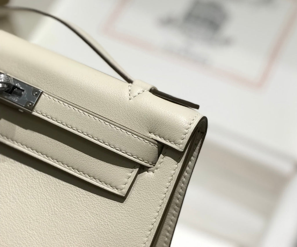 POCHETTE HM KELLY 22 CM BLANC BEIGE SWIFT QUINCAILLERIE ARGENTÉE