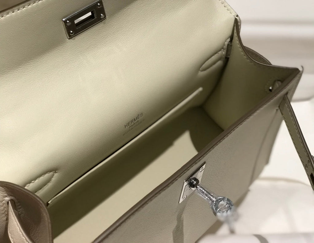 POCHETTE HM KELLY 22 CM BLANC BEIGE SWIFT QUINCAILLERIE ARGENTÉE