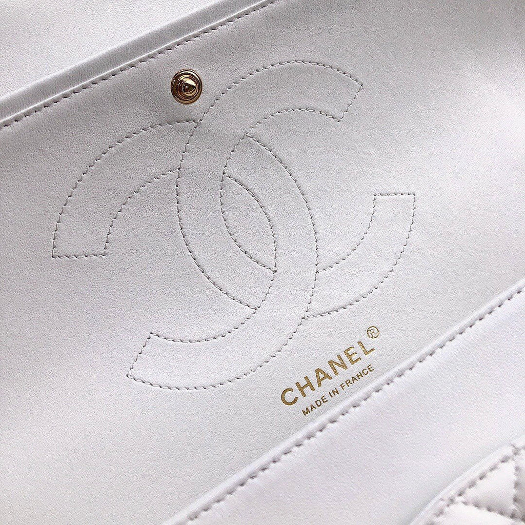 FLAP BAG JUMBO 30CM WHITE LAMBSKIN GOLD HARDWARE