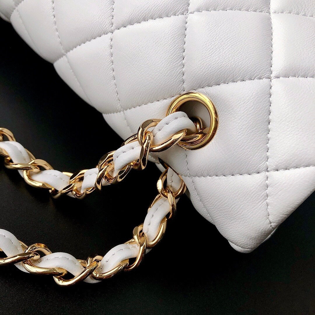 FLAP BAG JUMBO 30CM WHITE LAMBSKIN GOLD HARDWARE