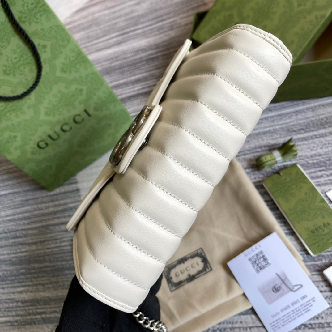 SAC À BANDOULIÈRE GG MARMONT MINI 20 EN CUIR DE VEAU BLANC