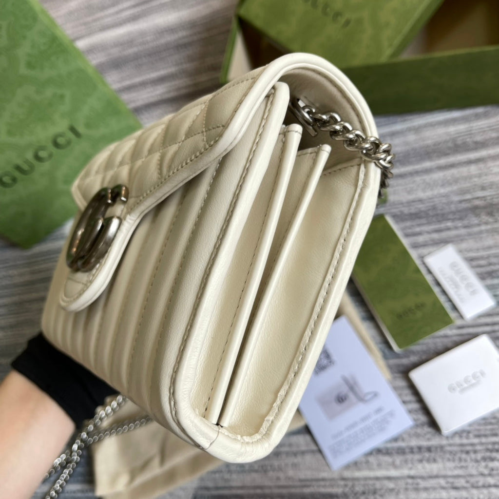 SAC À BANDOULIÈRE GG MARMONT MINI 20 EN CUIR DE VEAU BLANC