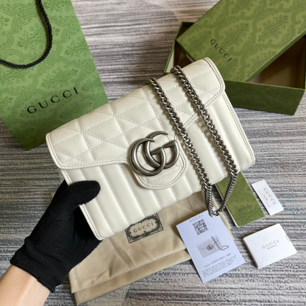 SAC À BANDOULIÈRE GG MARMONT MINI 20 EN CUIR DE VEAU BLANC