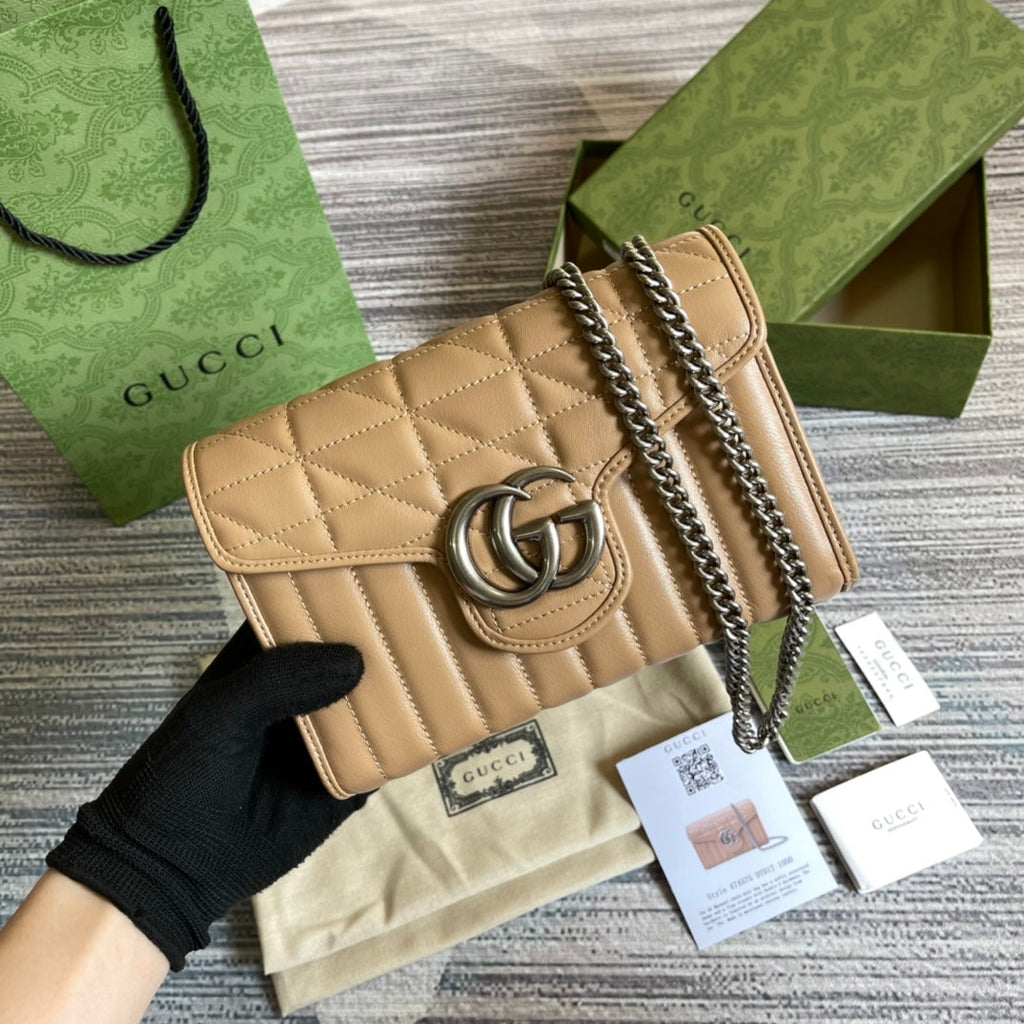 SAC À BANDOULIÈRE GG MARMONT MINI 20 EN CUIR DE VEAU MARRON CAMEL