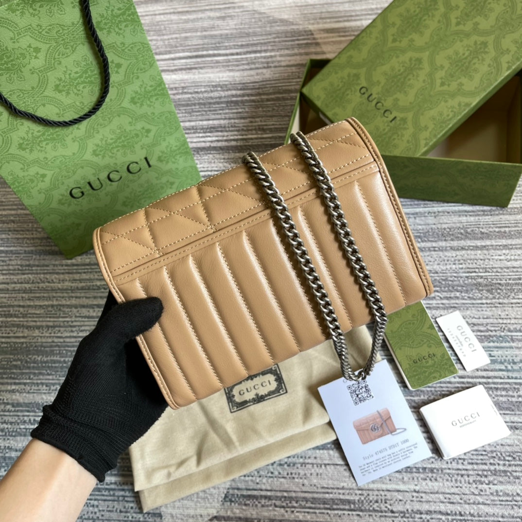 SAC À BANDOULIÈRE GG MARMONT MINI 20 EN CUIR DE VEAU MARRON CAMEL