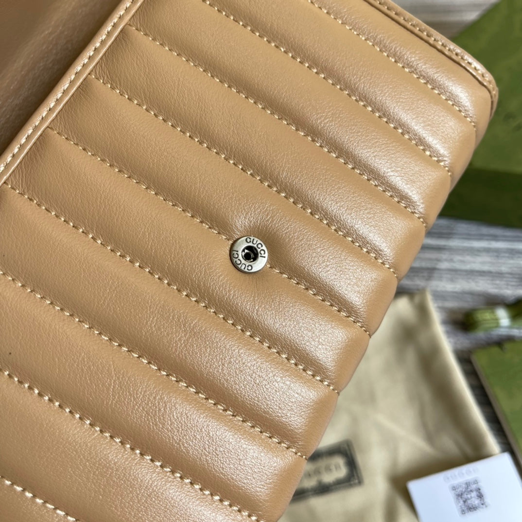 SAC À BANDOULIÈRE GG MARMONT MINI 20 EN CUIR DE VEAU MARRON CAMEL