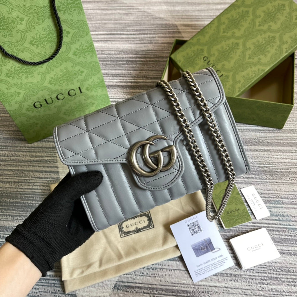 SAC À BANDOULIÈRE GG MARMONT MINI 20 EN CUIR DE VEAU GRIS