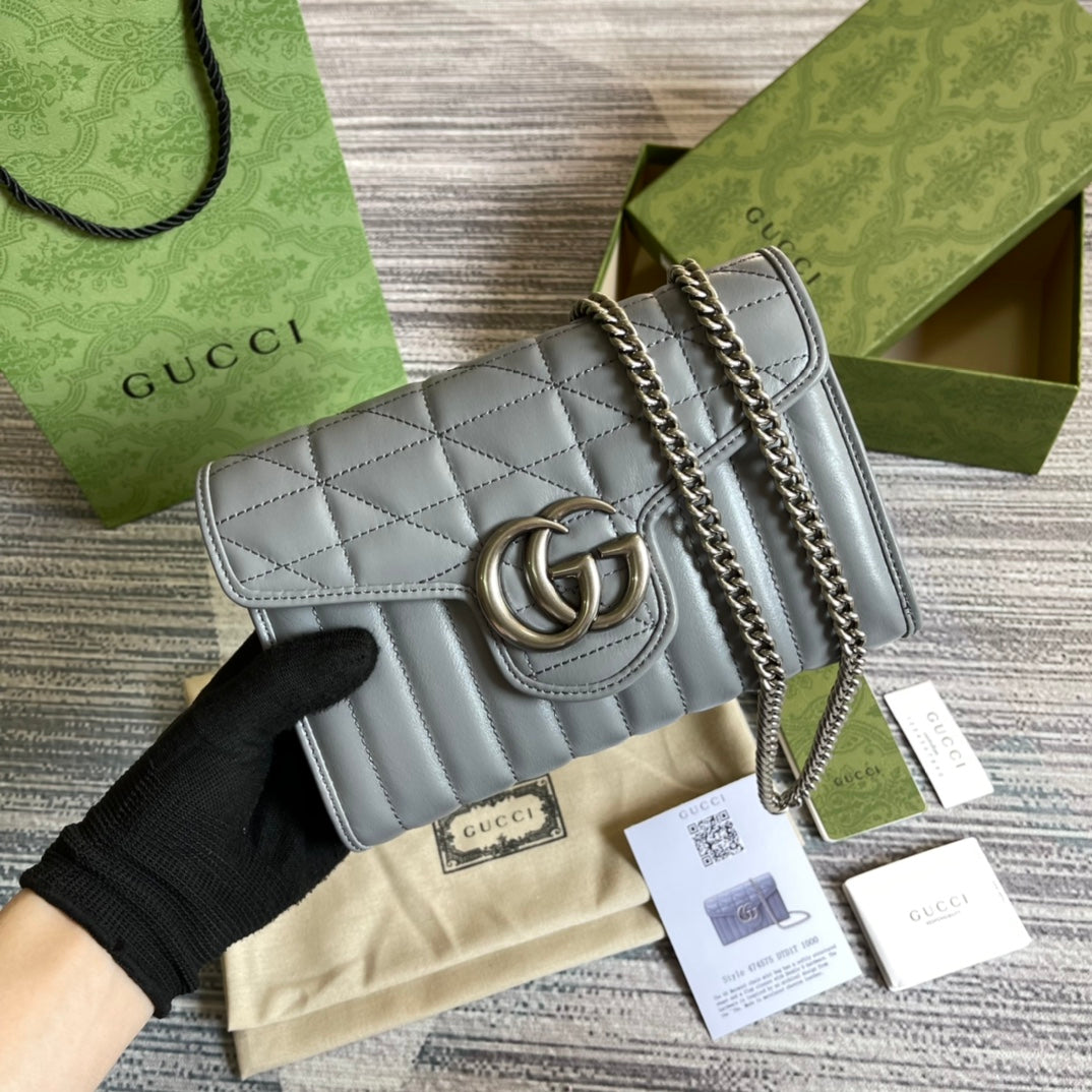 SAC À BANDOULIÈRE GG MARMONT MINI 20 EN CUIR DE VEAU GRIS