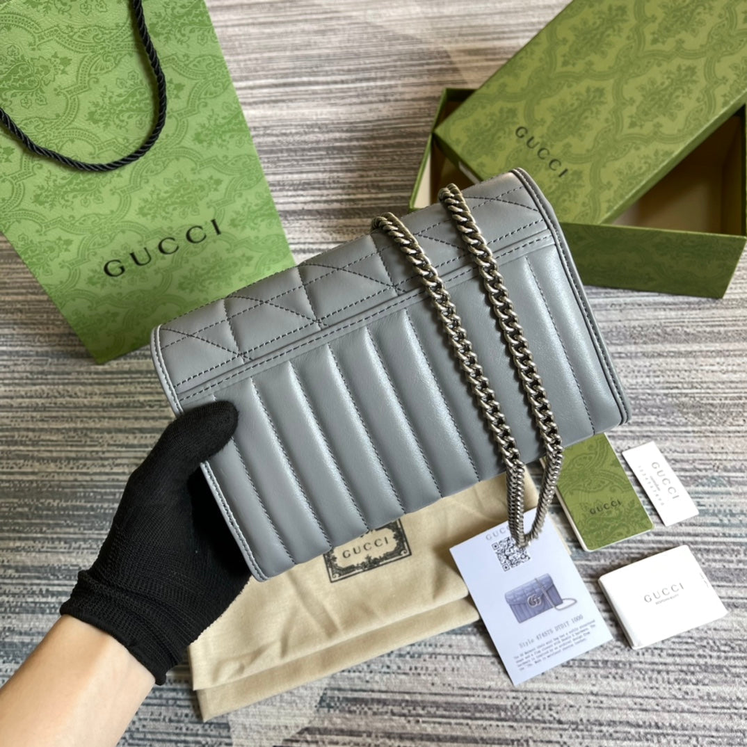 SAC À BANDOULIÈRE GG MARMONT MINI 20 EN CUIR DE VEAU GRIS