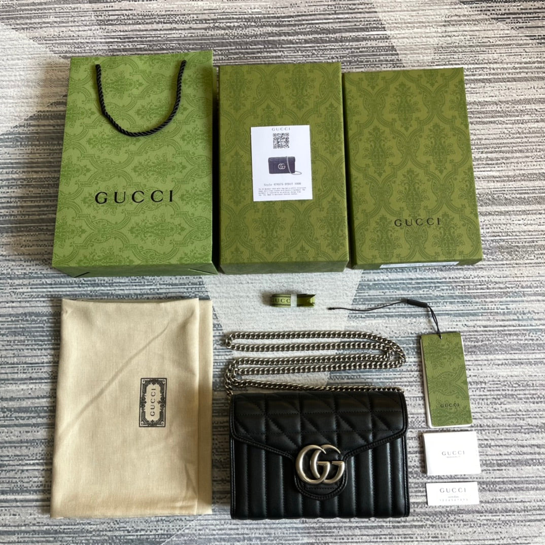 SAC À BANDOULIÈRE GG MARMONT MINI 20 EN CUIR DE VEAU NOIR