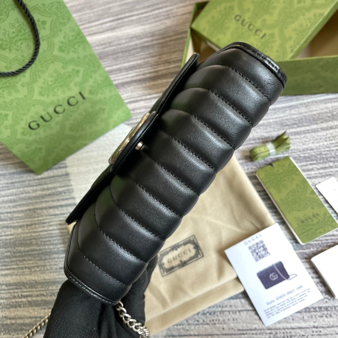 SAC À BANDOULIÈRE GG MARMONT MINI 20 EN CUIR DE VEAU NOIR
