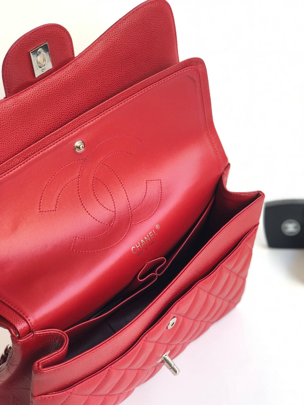 SAC À RABAT JUMBO 30CM ROUGE CAVIAR QUINCAILLERIE ARGENTÉE