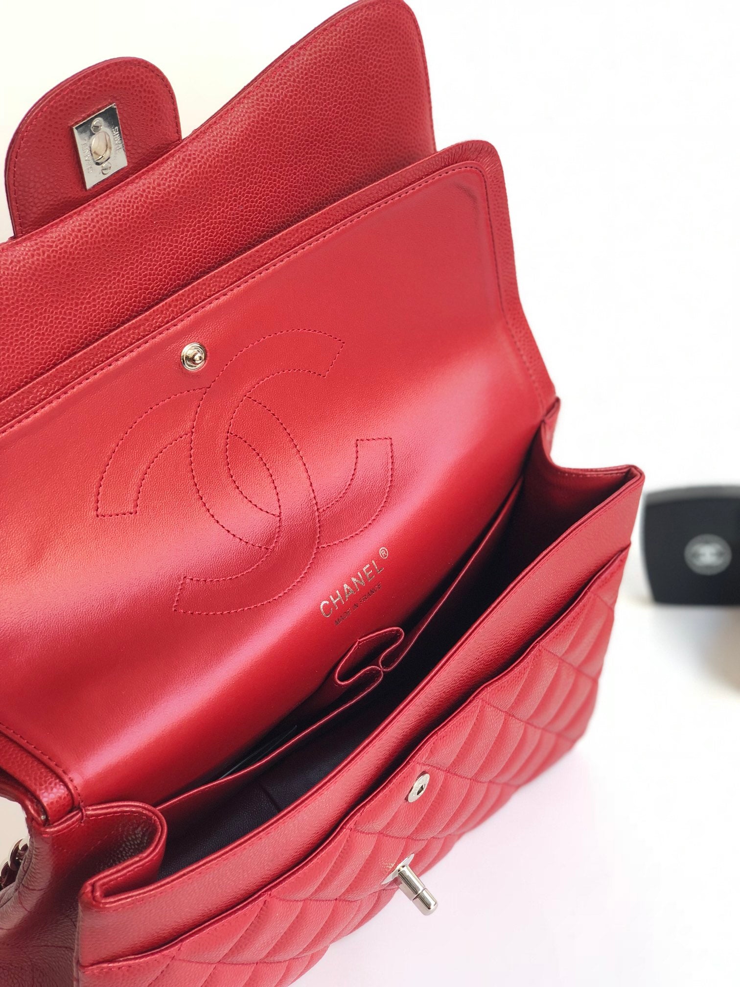 SAC À RABAT JUMBO 30CM ROUGE CAVIAR QUINCAILLERIE ARGENTÉE