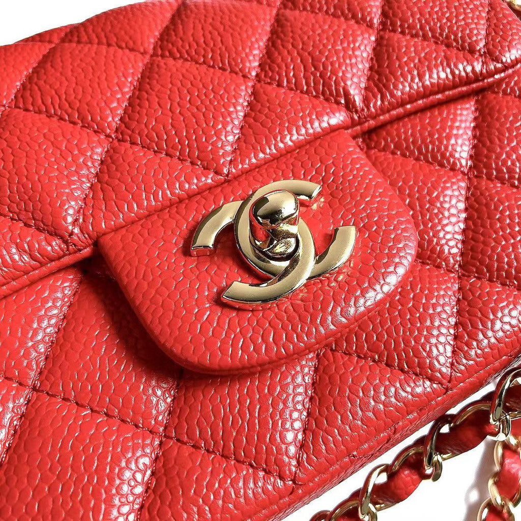 MINI SAC À RABAT CARRÉ 17 CM ROUGE CAVIAR QUINCAILLERIE OR