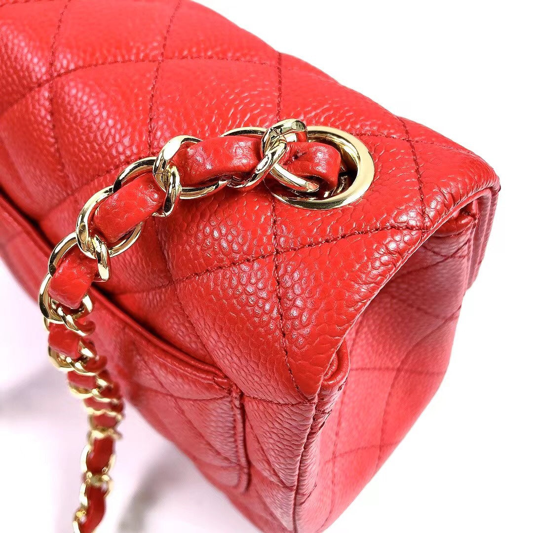 MINI SAC À RABAT CARRÉ 17 CM ROUGE CAVIAR QUINCAILLERIE OR