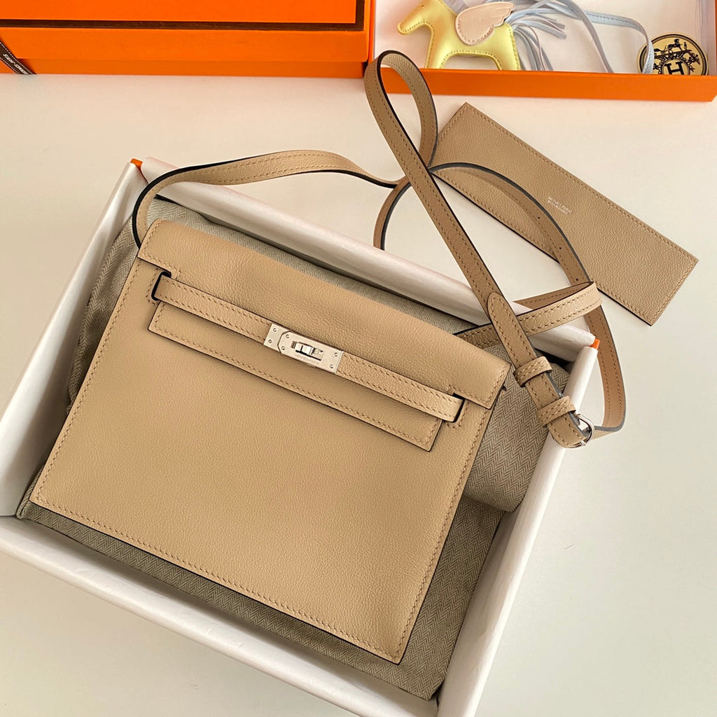 KELLY DANSE II 22CM BEIGE EVERCOLOR CUIR SHW