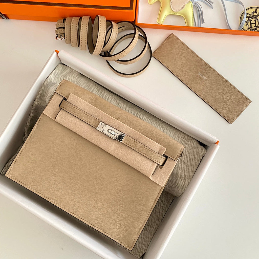 KELLY DANSE II 22CM BEIGE EVERCOLOR CUIR SHW