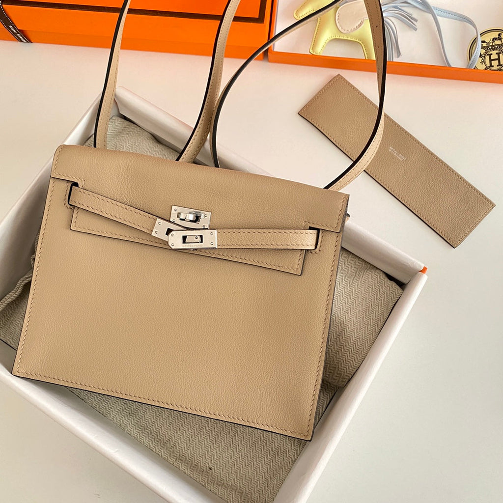 KELLY DANSE II 22CM BEIGE EVERCOLOR CUIR SHW