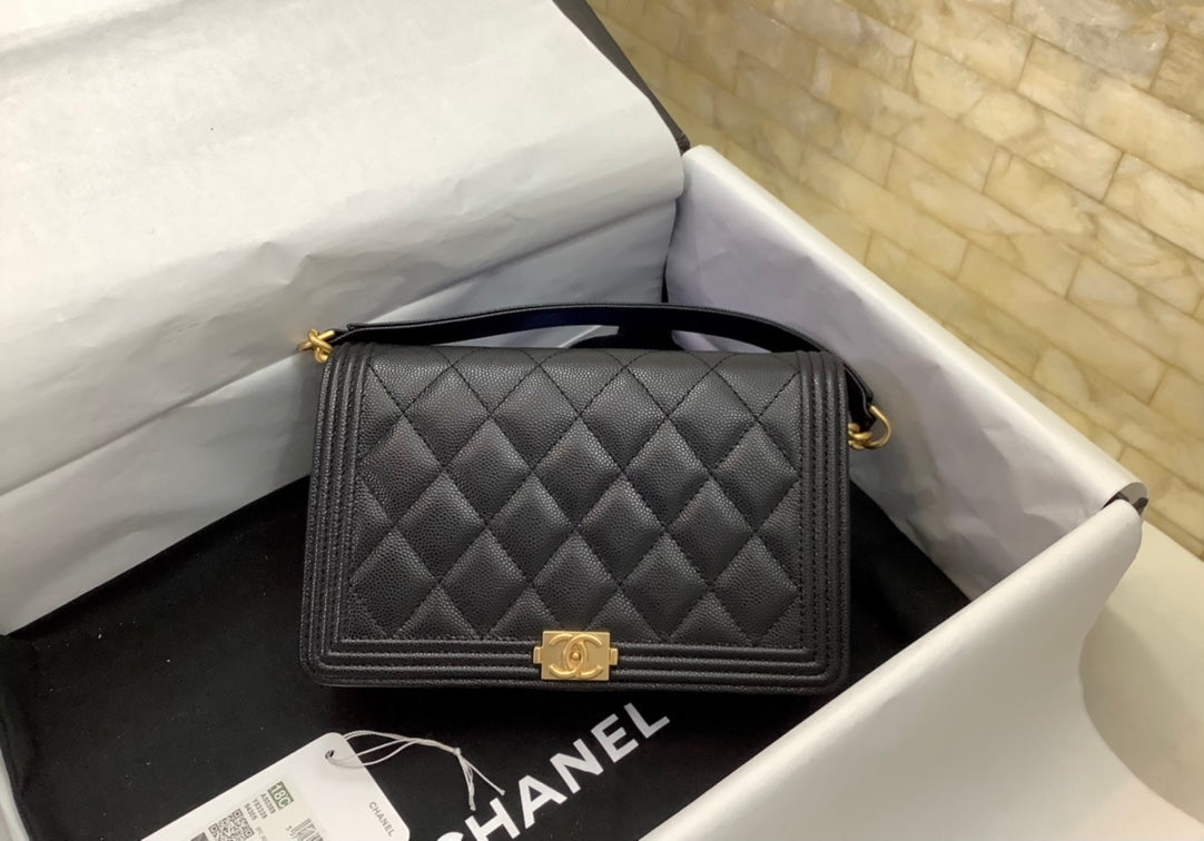 CC LEBOY WOC 19CM BLACK QUILTED CAVIAR GOLD HARDWARE