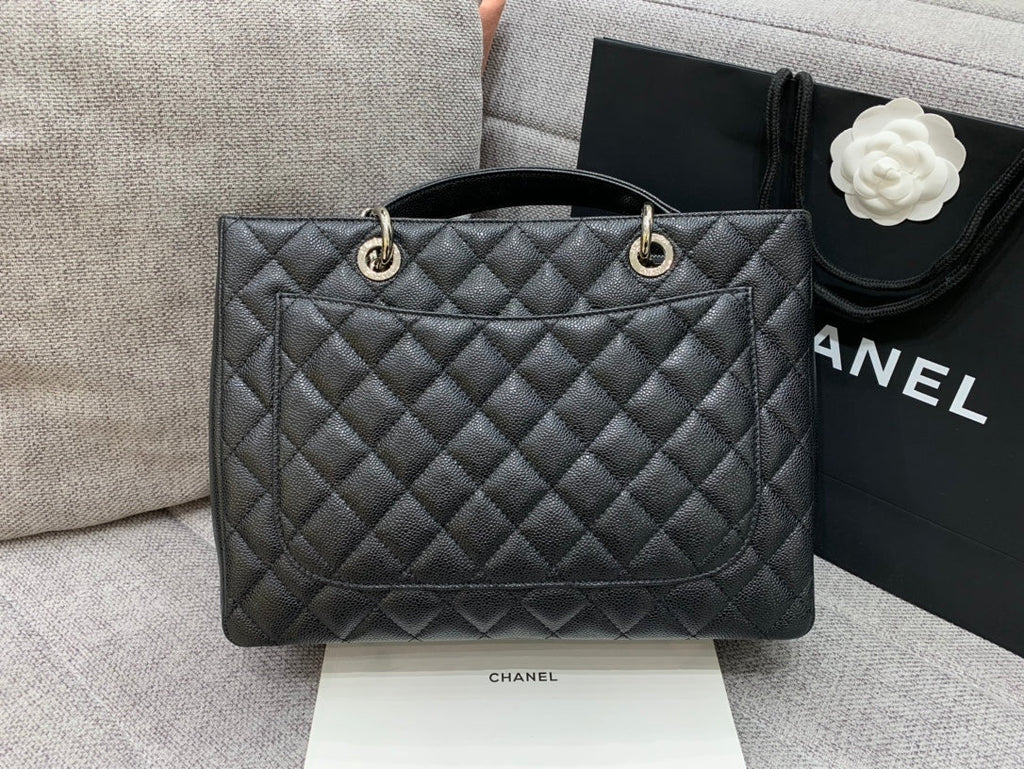 CC GRAND SAC CABAS 34 CM NOIR CAVIAR QUINCAILLERIE ARGENTÉE