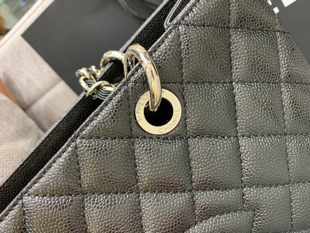 CC GRAND SAC CABAS 34 CM NOIR CAVIAR QUINCAILLERIE ARGENTÉE
