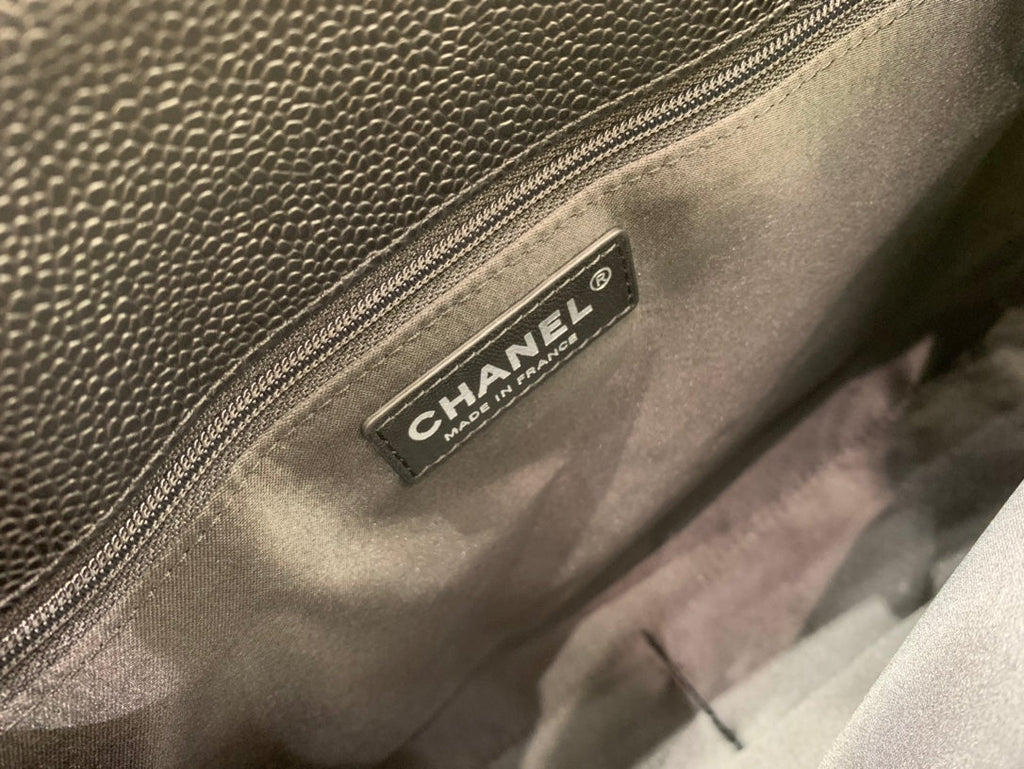 CC GRAND SAC CABAS 34 CM NOIR CAVIAR QUINCAILLERIE ARGENTÉE