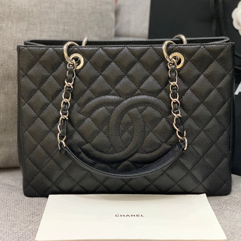 CC GRAND SAC CABAS 34 CM NOIR CAVIAR QUINCAILLERIE ARGENTÉE