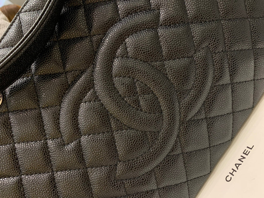 CC GRAND SAC CABAS 34 CM NOIR CAVIAR QUINCAILLERIE ARGENTÉE