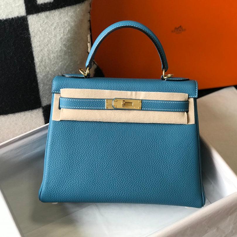 SAC HM KELLY 32 CM EN TOGO CÉRULÉEN AVEC QUINCAILLERIE DORÉE