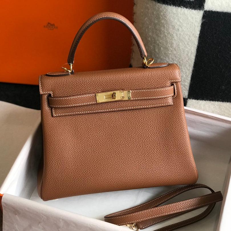 SAC HM KELLY 32 CM EN TOGO MARRON AVEC QUINCAILLERIE DORÉE