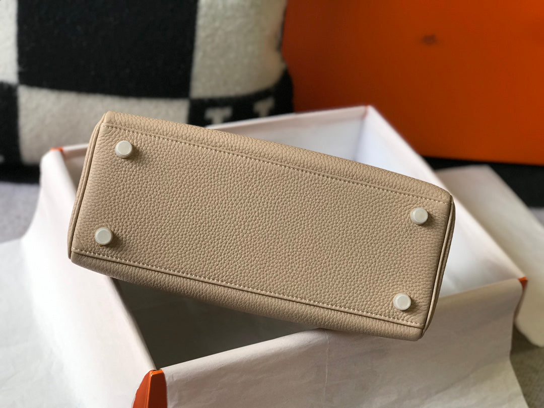 HM ケリー 32cm ベージュ トーゴレザー ゴールド金具