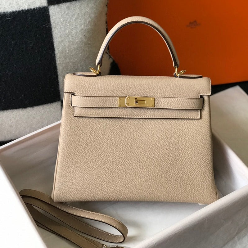 Sac HM Kelly 32 cm en cuir Togo beige et accessoires dorés