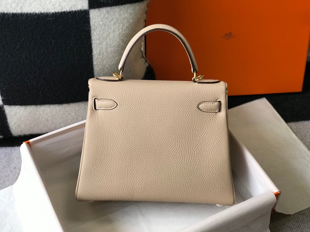 HM ケリー 32cm ベージュ トーゴレザー ゴールド金具