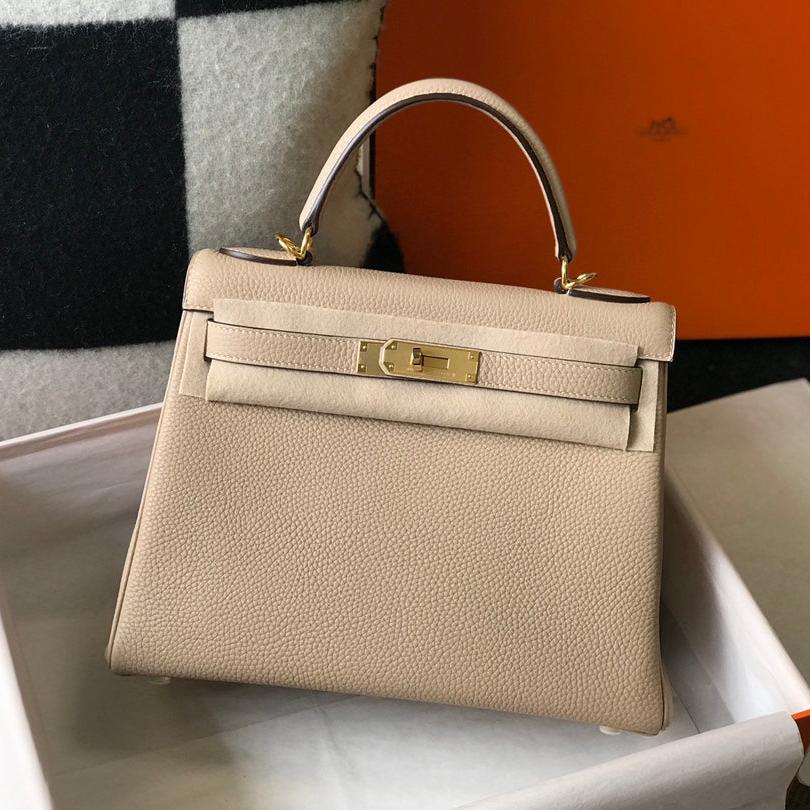 SAC HM KELLY 32 CM EN TOGO BEIGE QUINCAILLERIE DORÉE