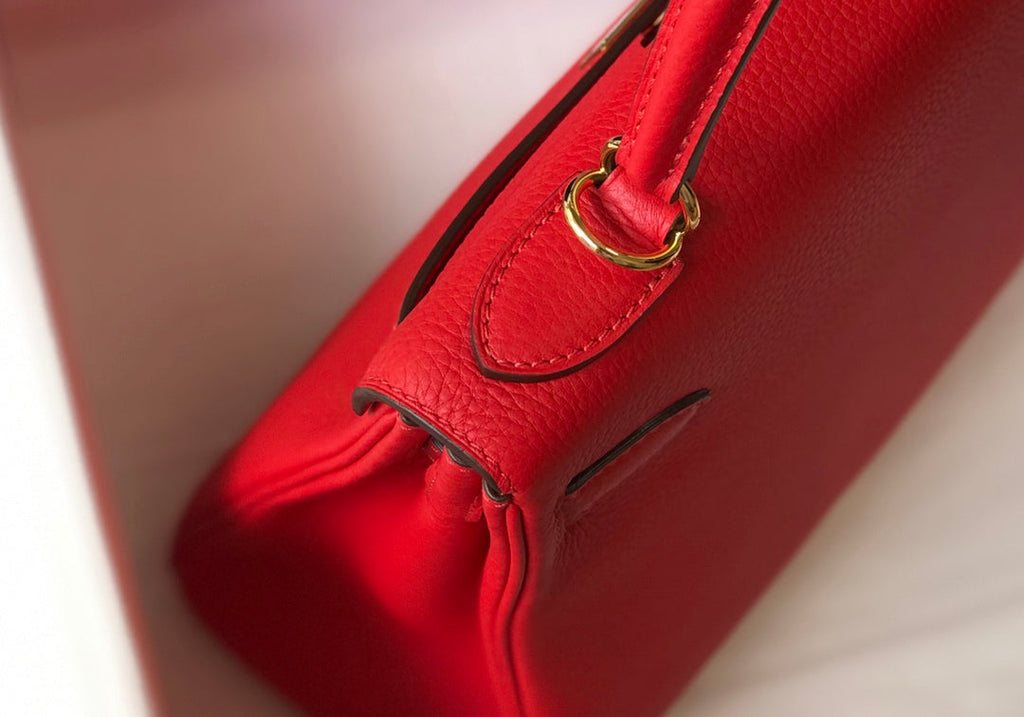 HM KELLY 32CM CUIR TOGO ROUGE QUINCAILLERIE DORÉ