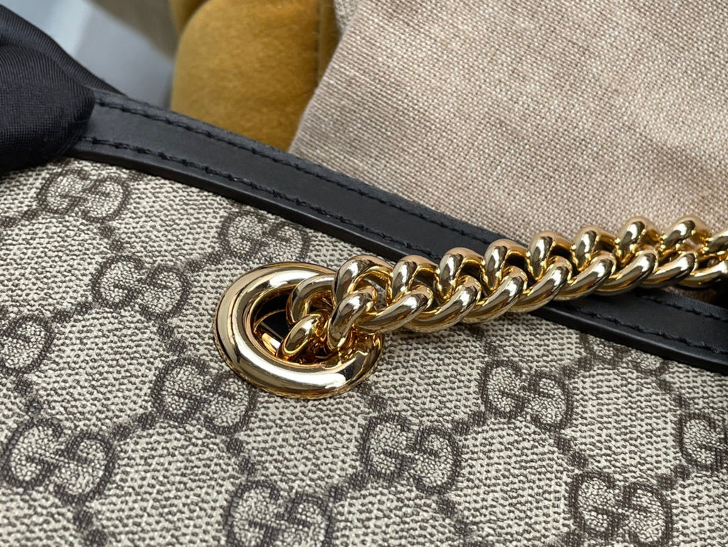 Grand sac bandoulière GG PADLOCK 35 en toile beige et cuir de veau noir