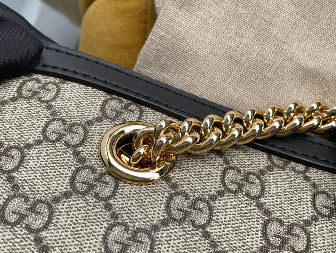Grand sac bandoulière GG PADLOCK 35 en toile beige et cuir de veau noir