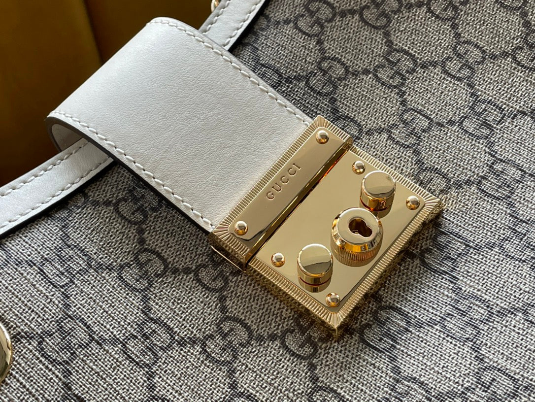 Grand sac bandoulière GG PADLOCK 35 en toile beige et cuir de veau blanc
